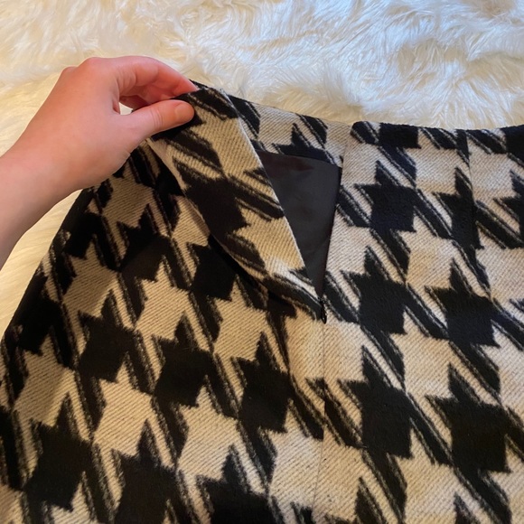 Amanda & Chelsea black & white pattern skirt size 4 business casual - Picture 14 of 16